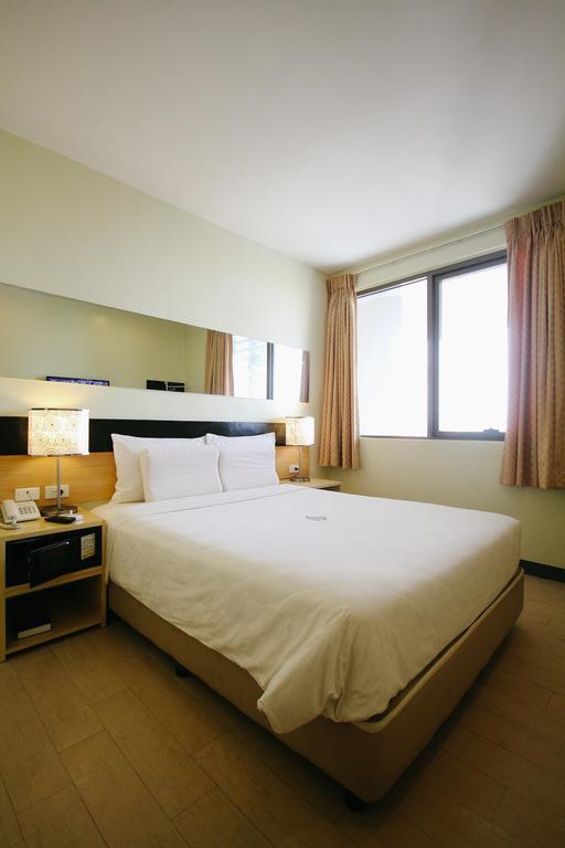 Go Hotels Iloilo Bilik gambar