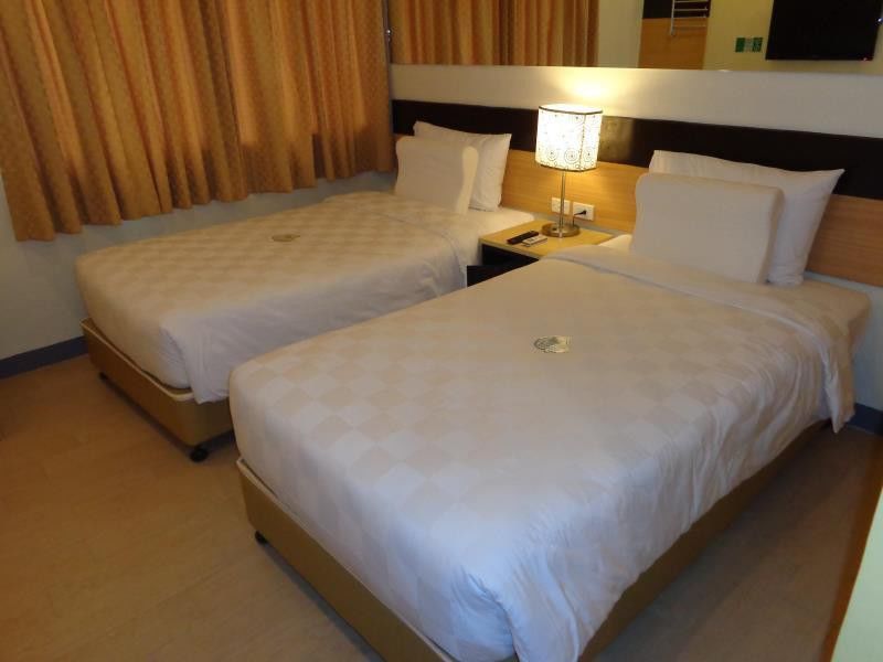 Go Hotels Iloilo Luaran gambar