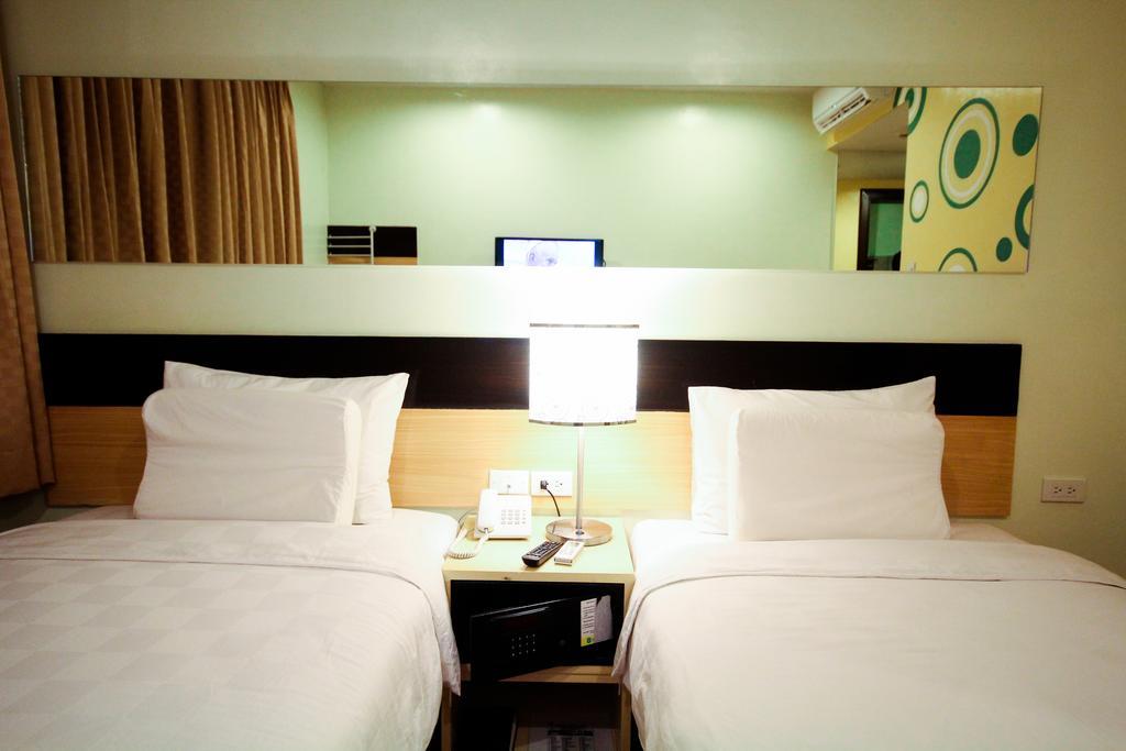 Go Hotels Iloilo Luaran gambar