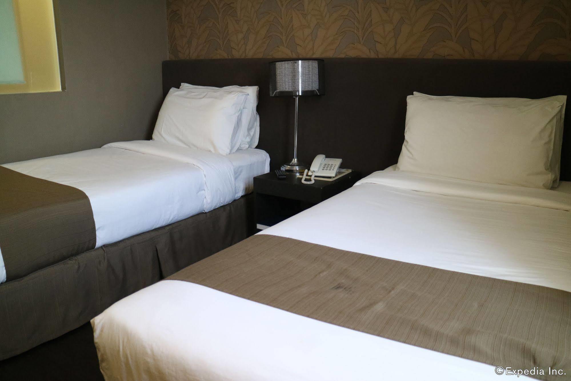 Go Hotels Iloilo Luaran gambar