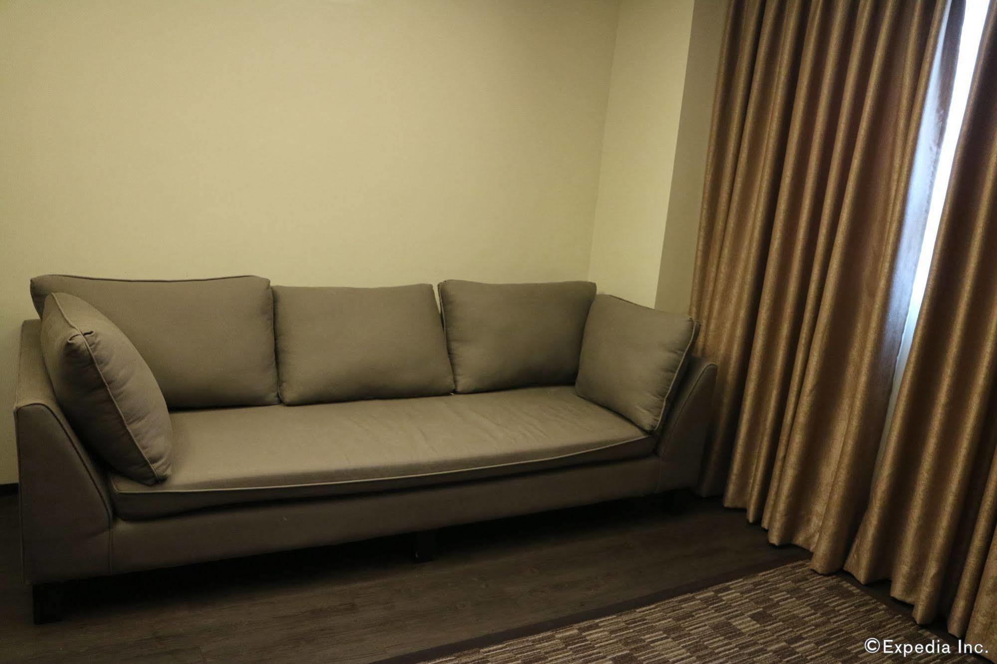 Go Hotels Iloilo Luaran gambar